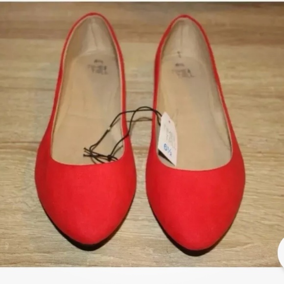 Time and Tru Women’s Red Faux Suede Ballet Flats Size 9 NEW - Picture 2 of 9